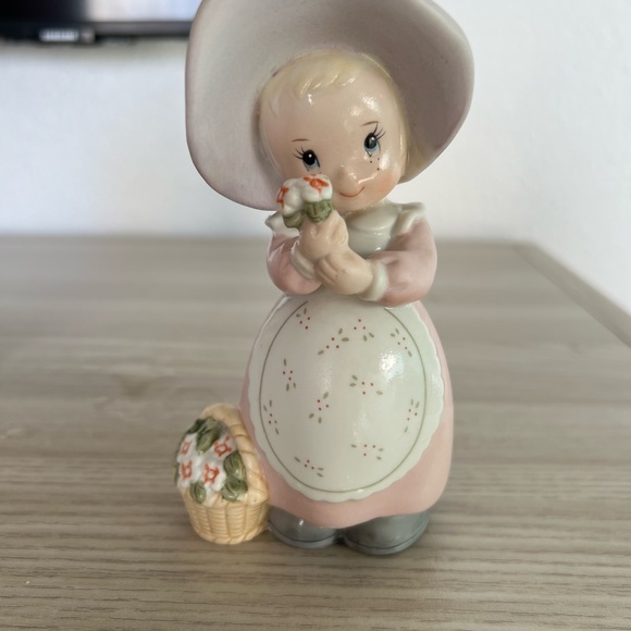 Two Adorable Porcelain Kid Figurines - Picture 3 of 7